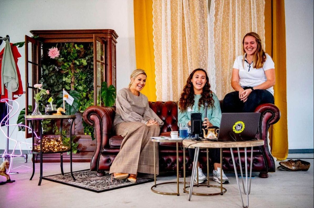 Queen Maxima with two other women on the couch